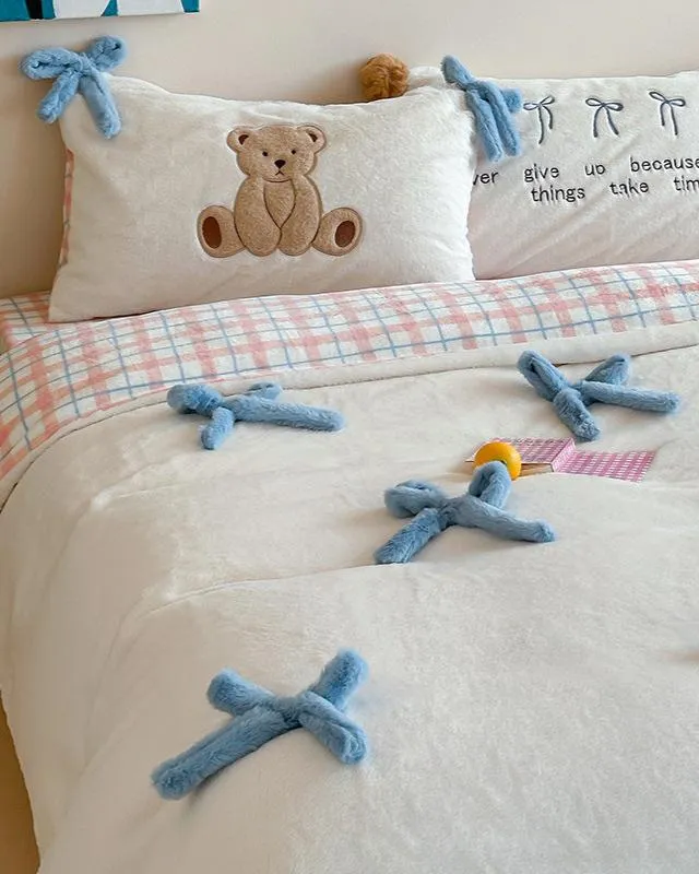 Adorable Bow Bear Velvet Bedding Set / Blue