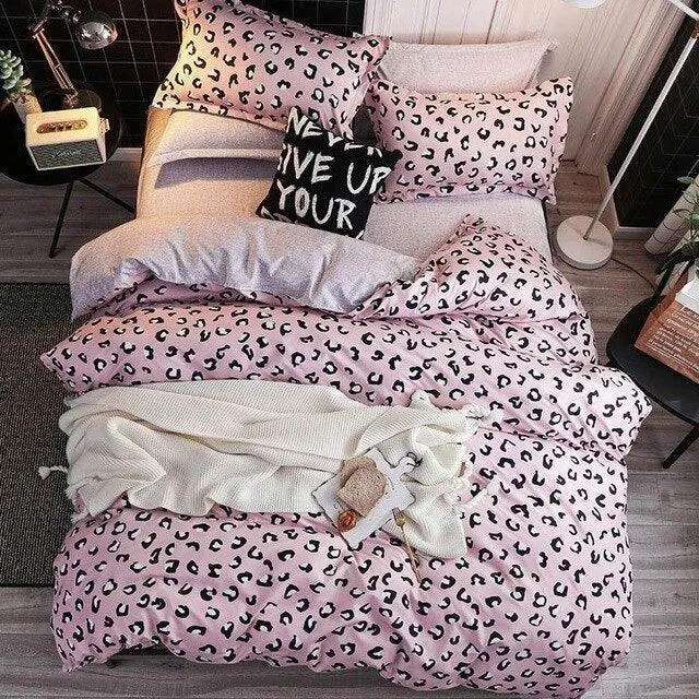 Deluxe 4-Piece Luxurious Printed Bedding Set with Cozy Pillowcases - Elegant Sleep Collection
