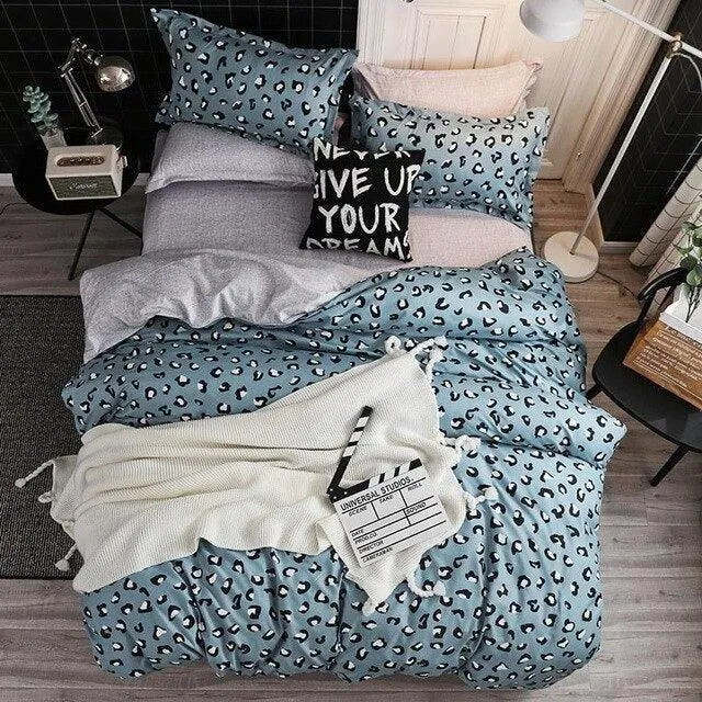 Deluxe 4-Piece Luxurious Printed Bedding Set with Cozy Pillowcases - Elegant Sleep Collection