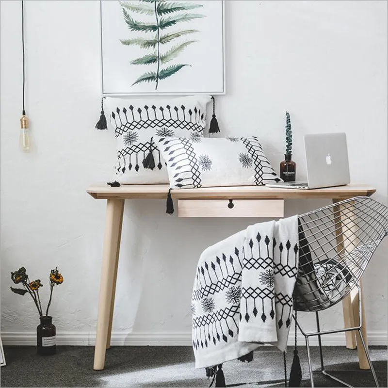 New Knitted Cushion Covers with Yarn Tassel Handmade Cushions White Black Geometric Pattern Home Decor Pillow Case for Sofa